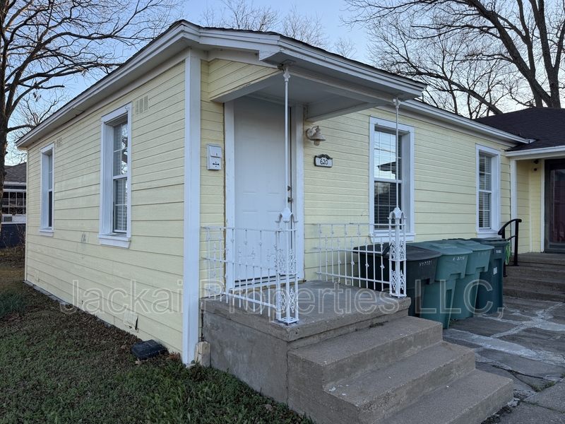 Sherman House: 620 North Walnut Street