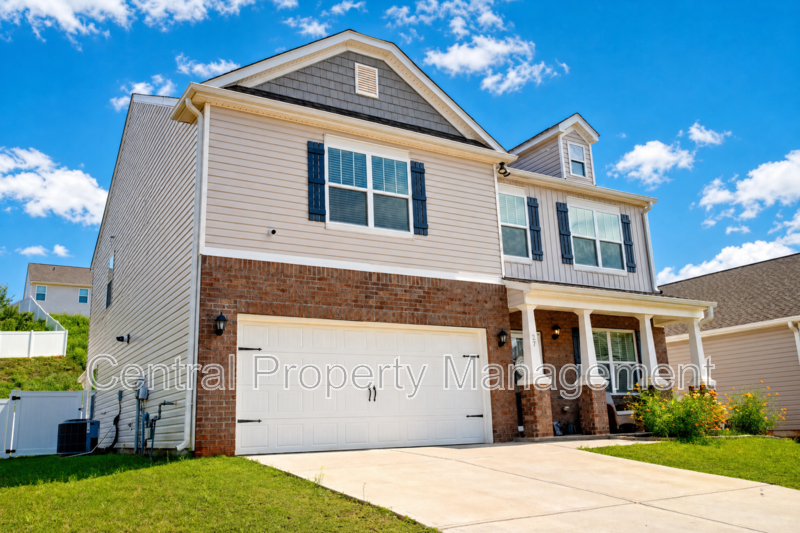 Greer House: 27 Oak Edge Lane
