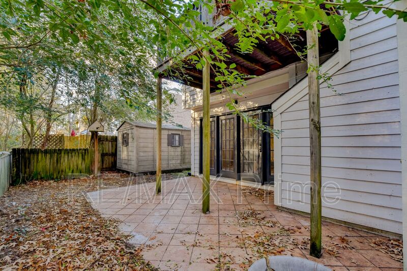 Chesapeake House: 740 S Lake Cir