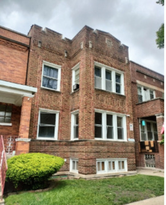 Chicago Condo: 7408 South Eberhart Avenue - 1R