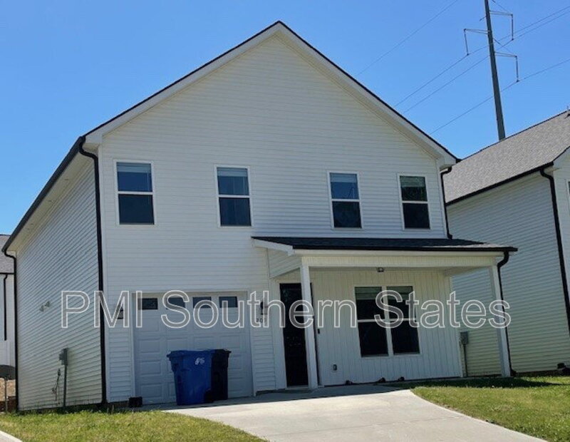 Travelers Rest House: 209 Clarus Crk Wy