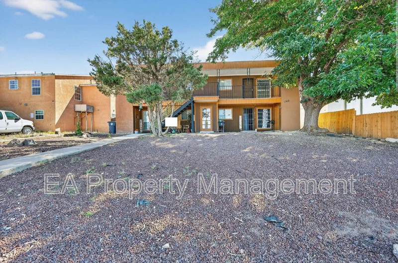 Albuquerque House: 1212 Chelwood Park Blvd NE