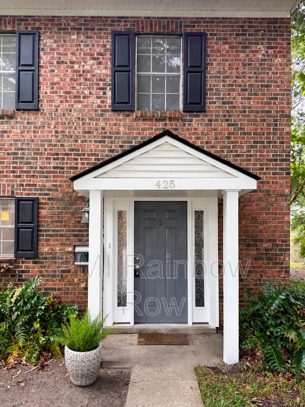 Mount Pleasant Townhome: 425 Carriage Lane