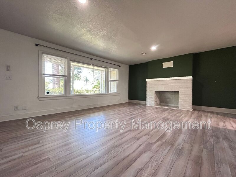 Stylish Ranch home with Expansive Yard in Prime Location! 