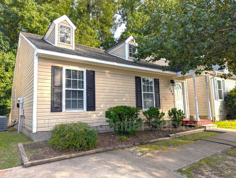 Wilmington House: 705 Varsity Dr