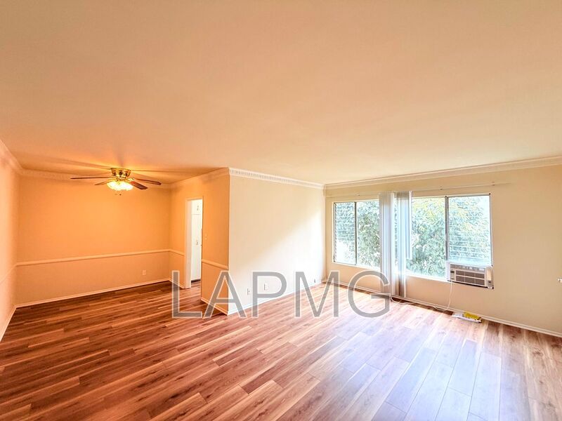 Los Angeles House: 356 N Hayworth Av