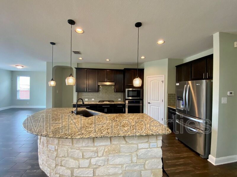 Luxurious 4 bed/3 bath in desirable gated community, Wortham Oaks, in North San Antonio. - Photo 6