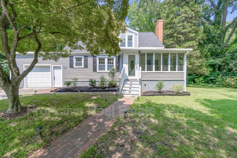 Norfolk House: 6040 Airway Lane