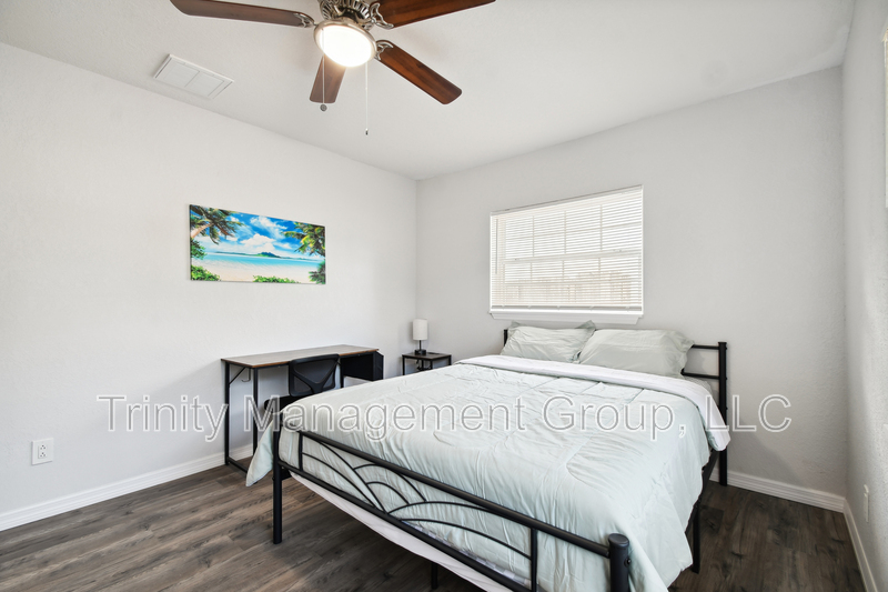 Dunedin House: 1051 Dogwood Drive - Room 1