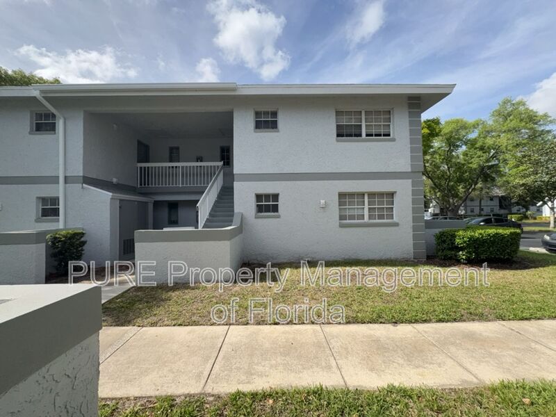 Ocala House: 454 Fairways Cir.