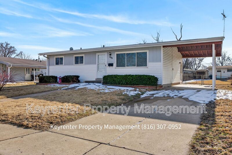 Florissant House: 490 Bardot Dr