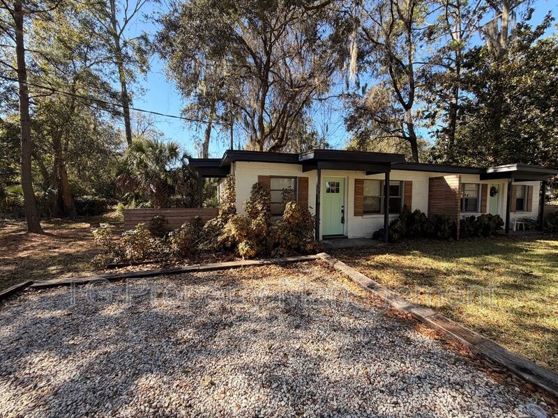 Atlantic Beach House: 1700 Main St