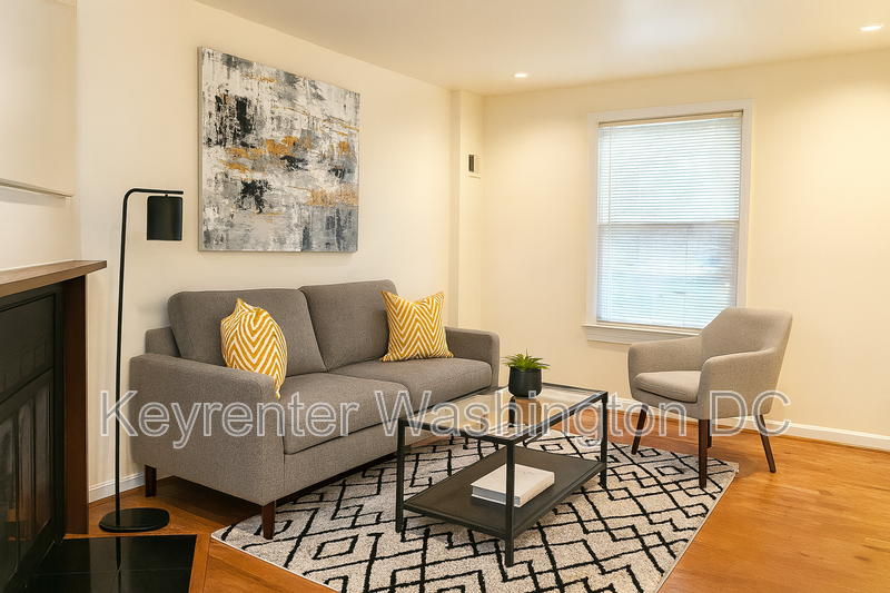 Washington House: 107 P St