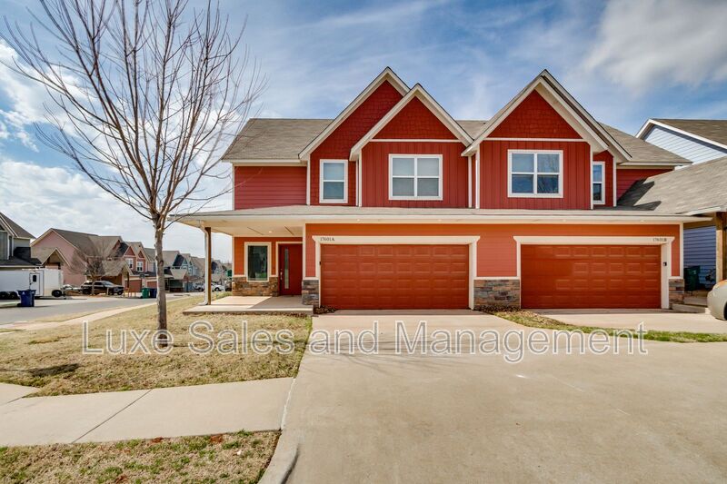 Edmond Condo: 17601 Hampton Park Drive