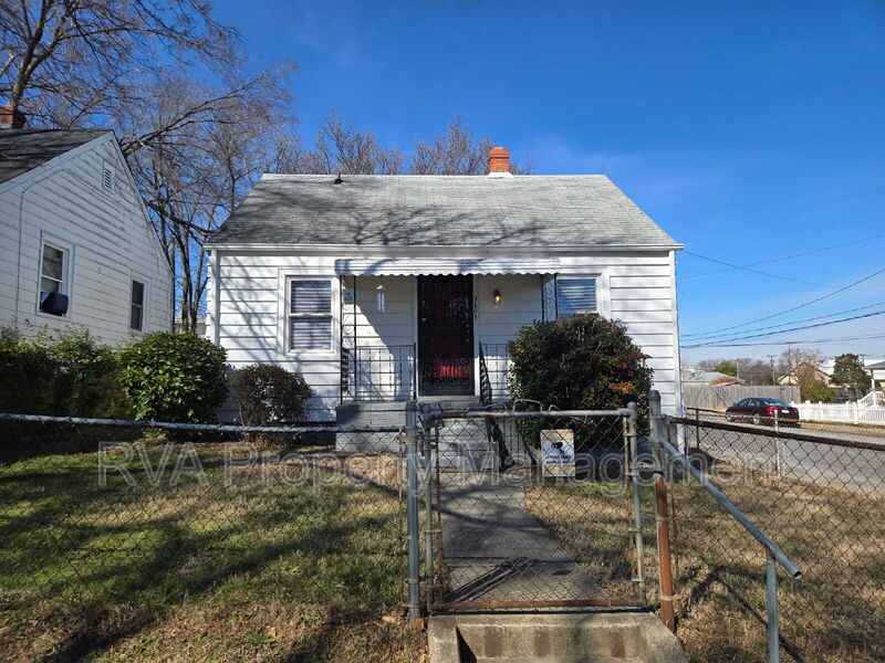 Richmond House: 1601 Albany Avenue