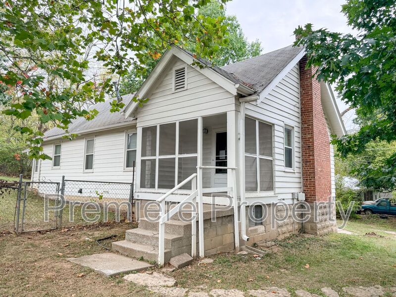 Kansas City House: 36 N Poe St