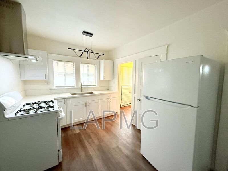 Los Angeles House: 1910.5 Daly Street