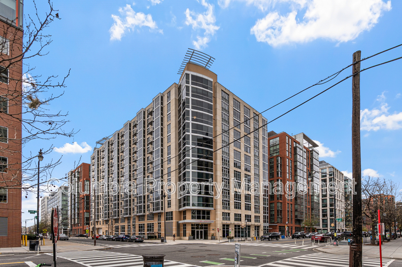 Washington Condo: 1025 1st St SE