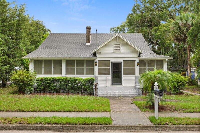 Winter Garden House: 40 W Smith St