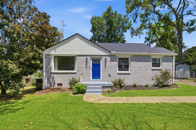 Nashville House: 240 Ridgeway Drive