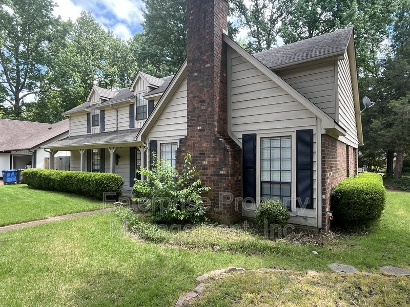 Photo 2 of 9161 Gainsborough Dr