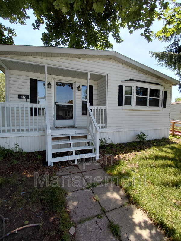 Jackson House: 301 Mantle Ave