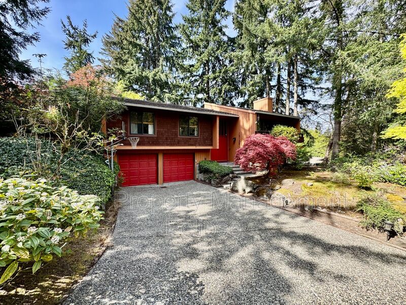 Bellevue House: 15130 SE 47th PL