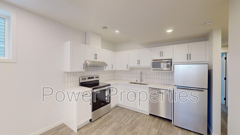 Calgary Condo: 43B Marmot Way Northwest