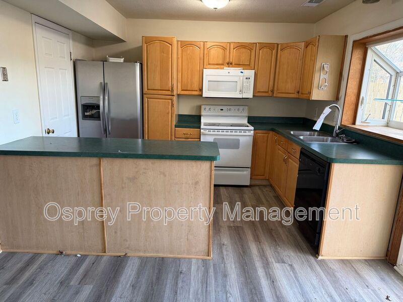 Move-In Ready 4BR Home on Cul-de-Sac in Green Run "ASK ABOUT OUR ZERO DEPOSIT" - Photo 2