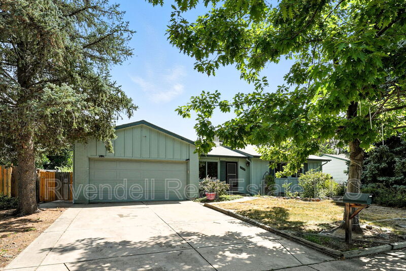 Aurora House: 11154 East Ohio Place