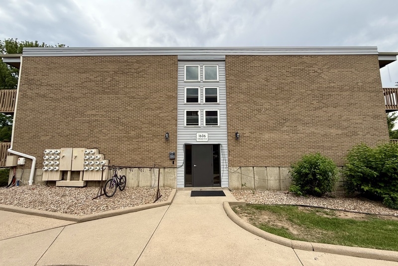 Louisville Condo: 1606 Cottonwood Dr.