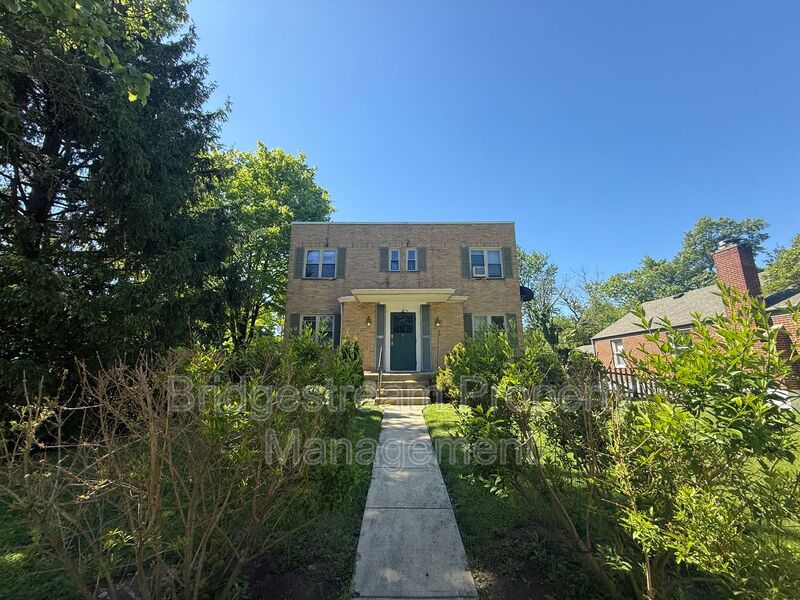 Oakwood House: 426 Wonderly Avenue