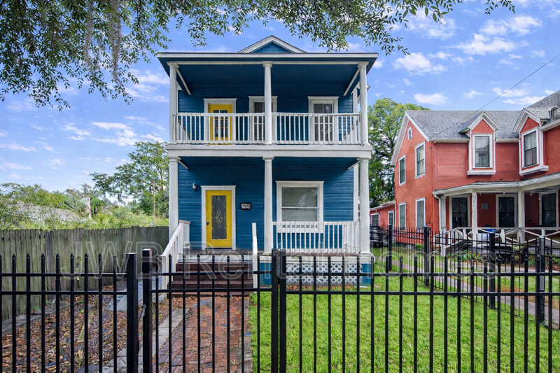 Jacksonville House: 1445 Ionia St