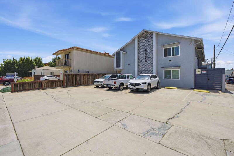 San Diego Condo: 4674 Bancroft Street