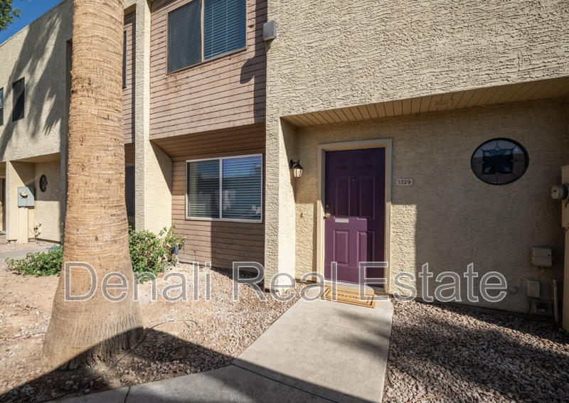 Tempe House: 1329 S Mitchell Dr