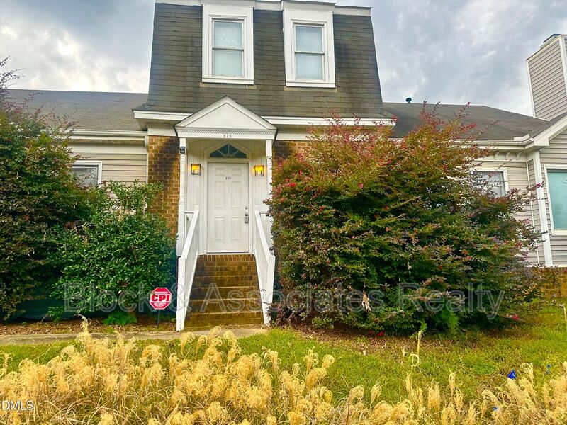 Cary House: 216 S. Walker Street