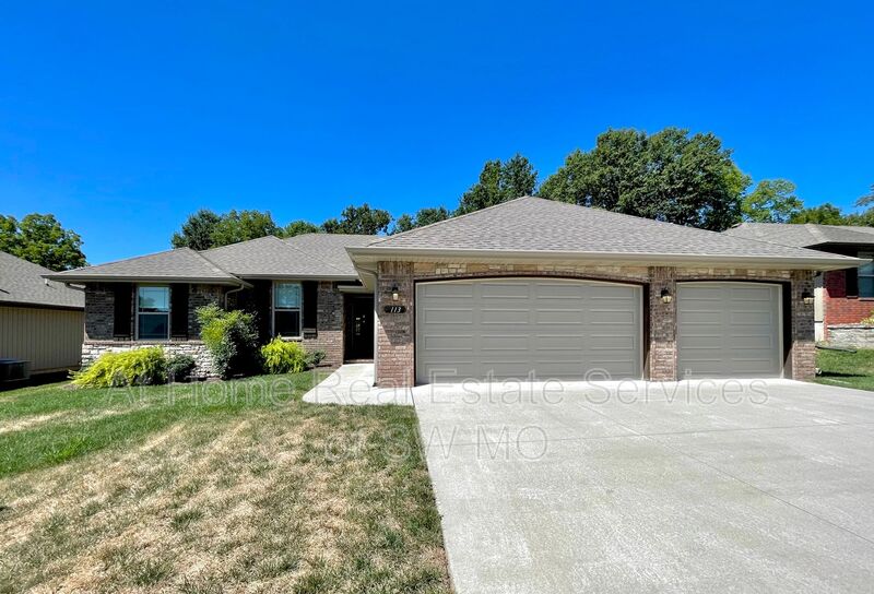 Nixa House: 113 N Glengary Dr