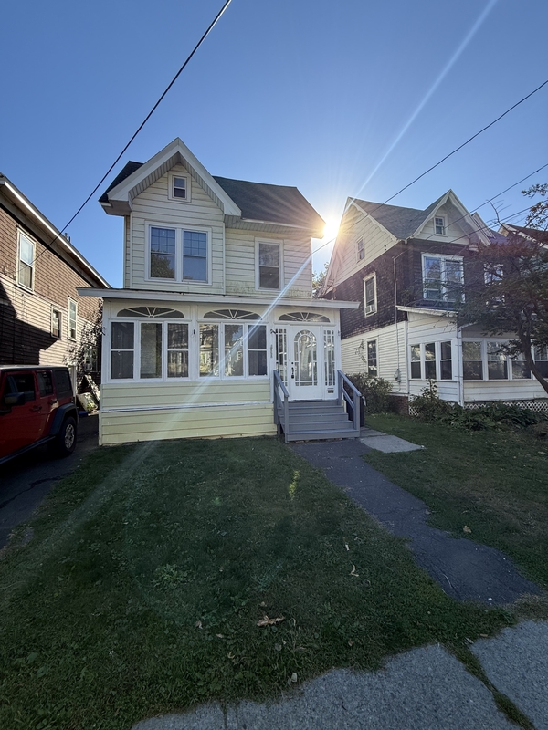 Albany House: 898 Myrtle Avenue