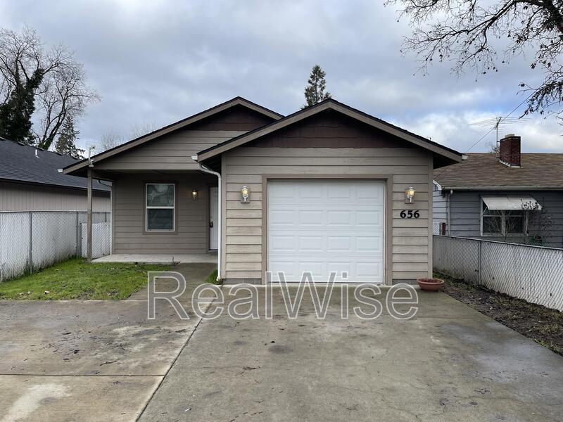 Grants Pass House: 656 E Park St