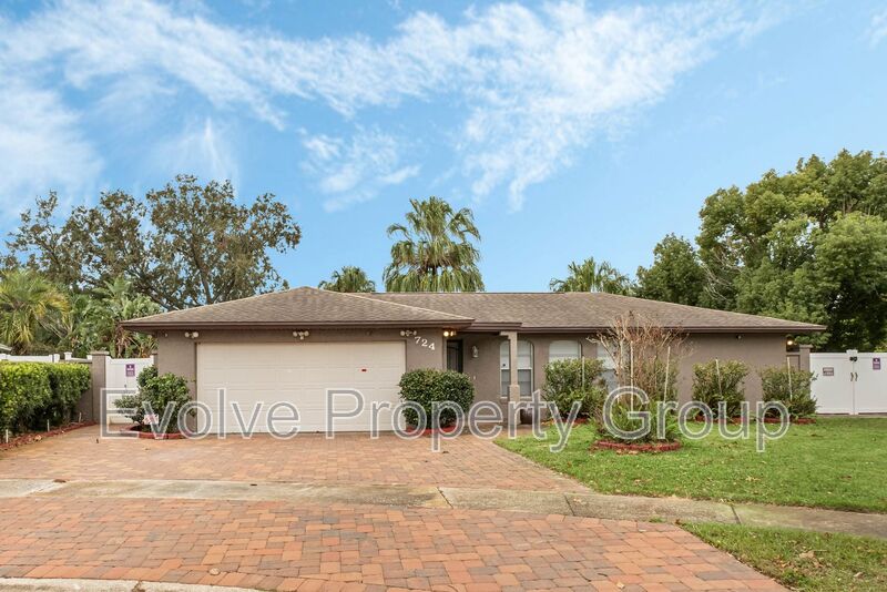 Maitland House: 724 Forest Glen Ct