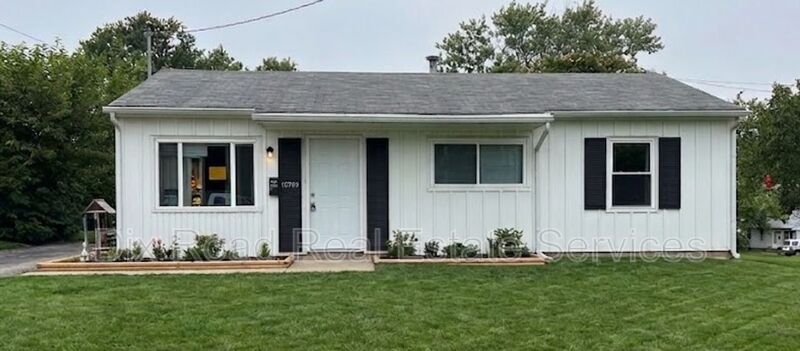 Sharonville House: 10789 Sharondale Road