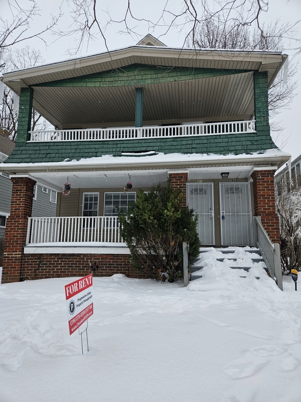 Cleveland Heights Condo: 931 Helmsdale Road - Upstairs