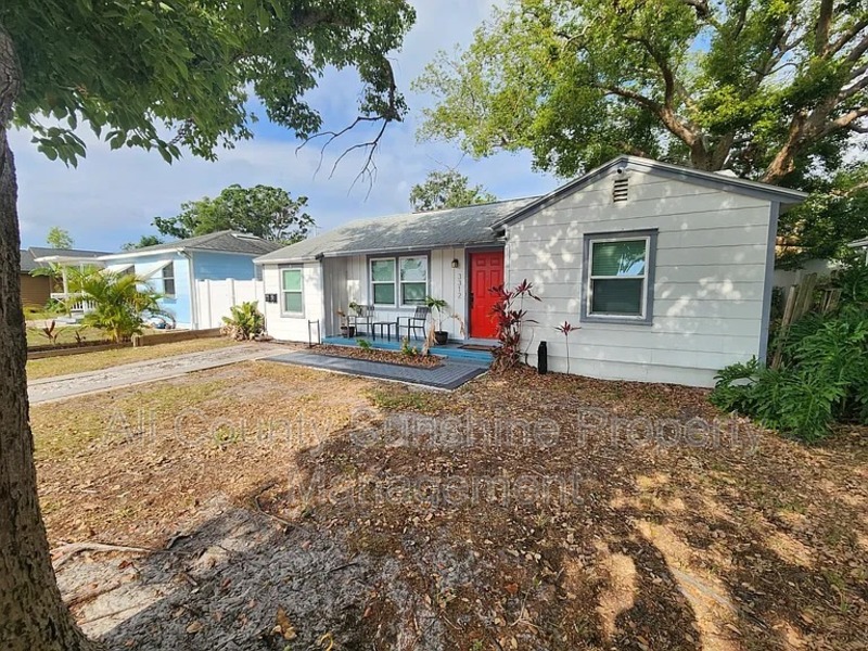St. Petersburg House: 3312 17th Street N