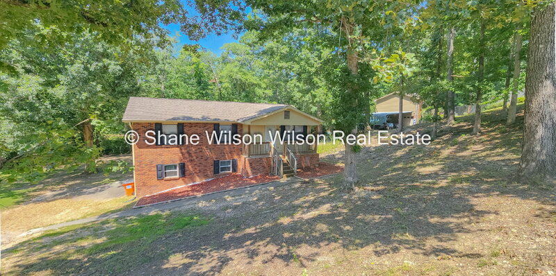 Chickamauga House: 151 Kathy Drive