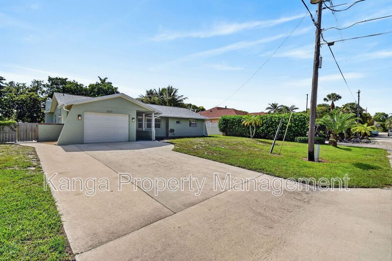 West Palm Beach House: 1317 Willow Rd