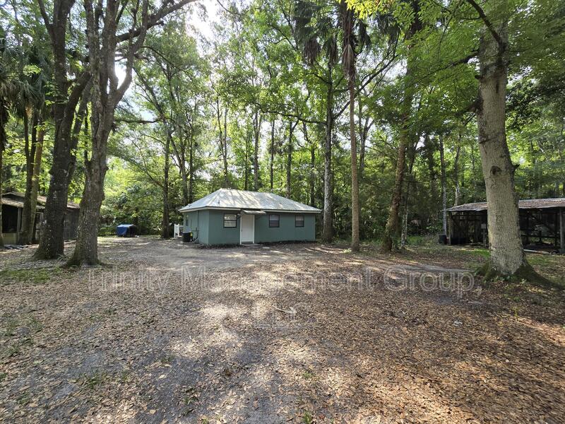 Inverness House: 217 South Tuck Point