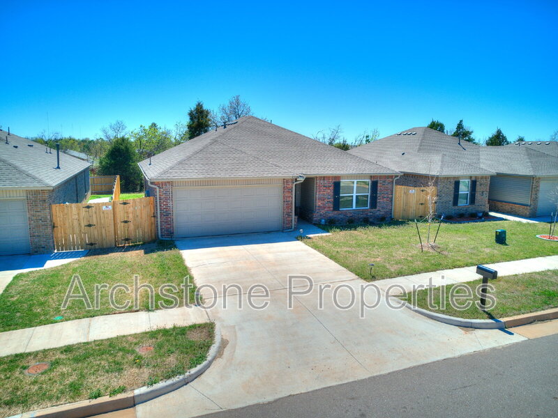 Edmond House: 1308 Dustin Drive