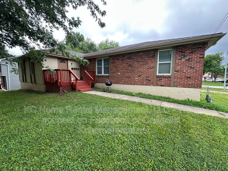 Independence Condo: 420 N Jennings Rd.