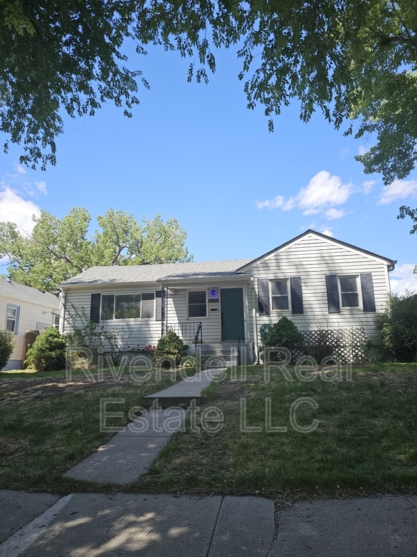 Edgewater House: 2279 Kendall St