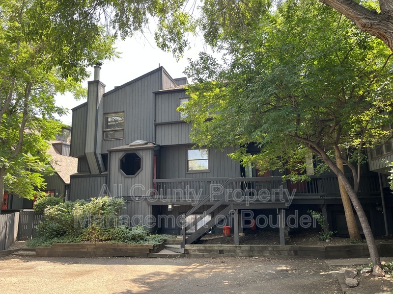 Boulder Townhome: 2155 S. Walnut